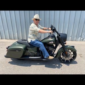 Meet your Posher, Jad